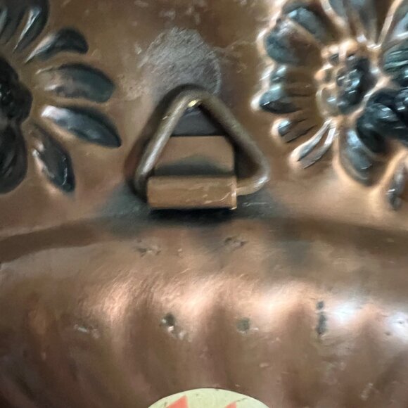 Two Antique Embossed Solid Copper Plates Retro Daisy Pattern - Picture 5 of 10